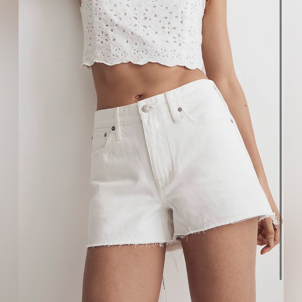 Madewell women’s white 24 relaxed denim shorts